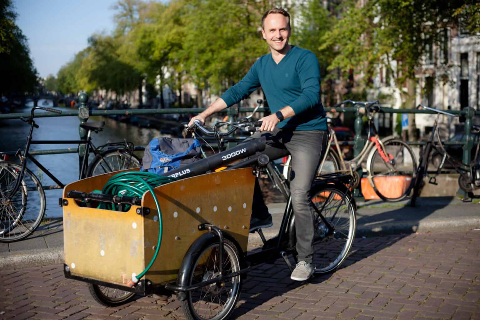 Daan op bakfiets in Amsterdam