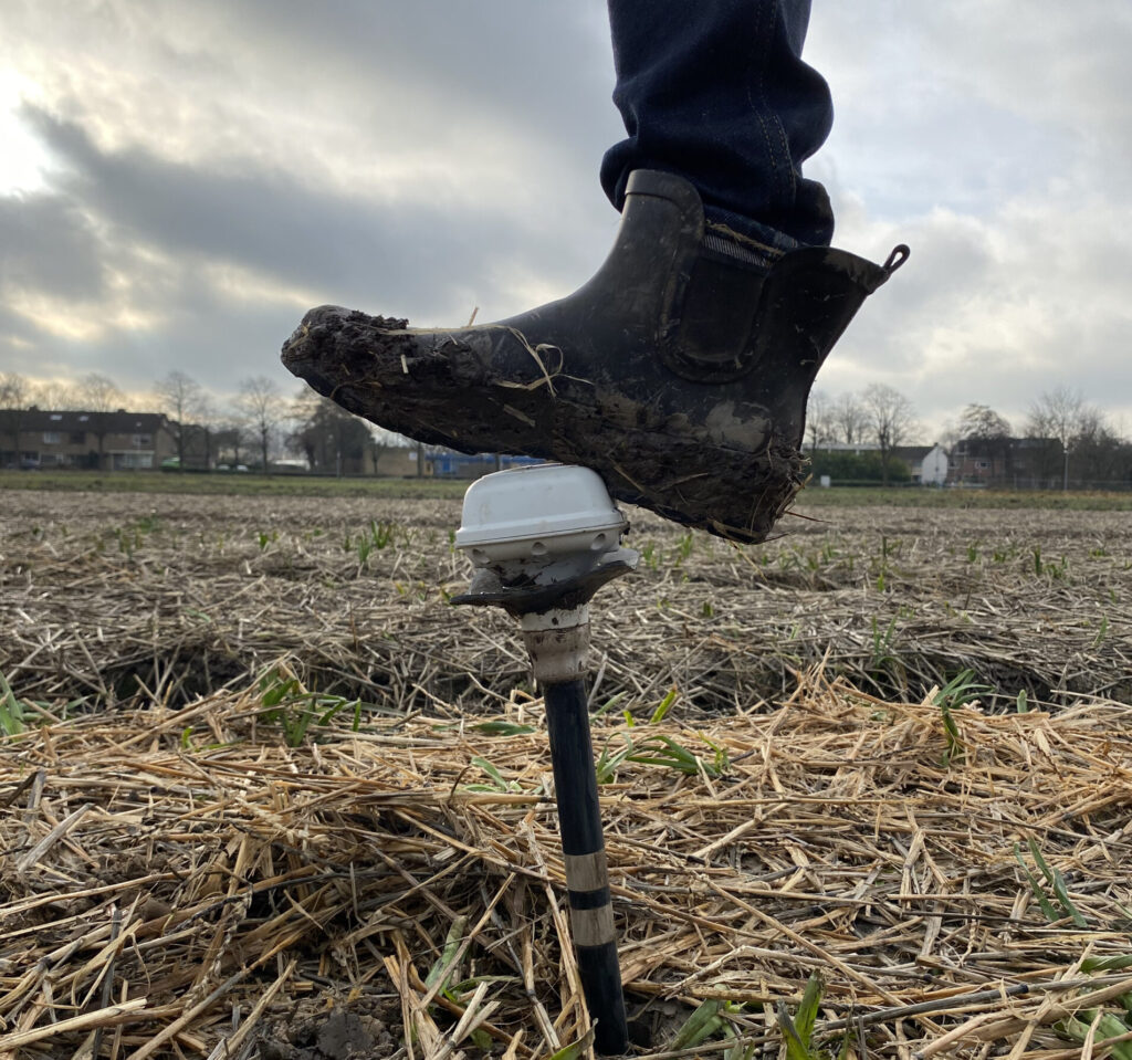 Footage Agurotech - box and boot in the field small